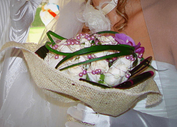 bouquet de mariée rond violet crée par fleurs de boheme