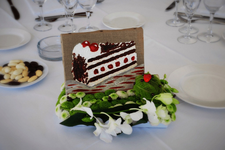 centre de table decoré avec tableau chocolat