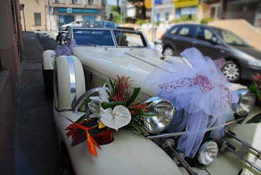 exemple de décoration sur voiture ancienne mariage