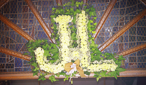 initales mariés en roses et fleurs